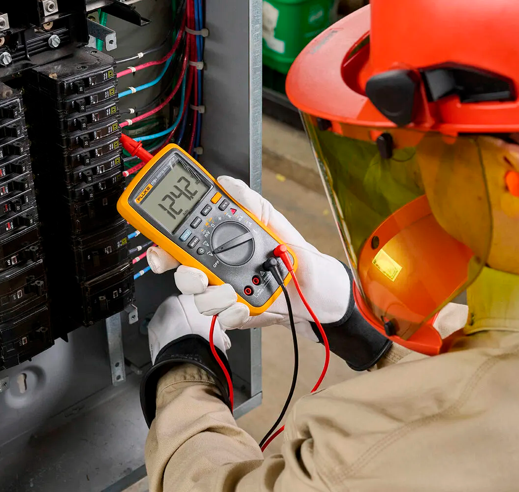 Multímetro Digital Fluke 17B+ (Con Medición de Temperatura y Modo Relativo)