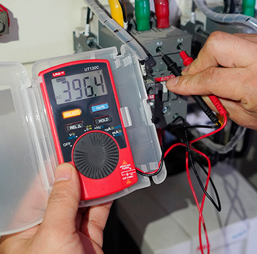 UNI-T UT120C Multímetro Digital de Bolsillo con Medición de Corriente - Cumplimiento RETIE / Electrónica Industrial